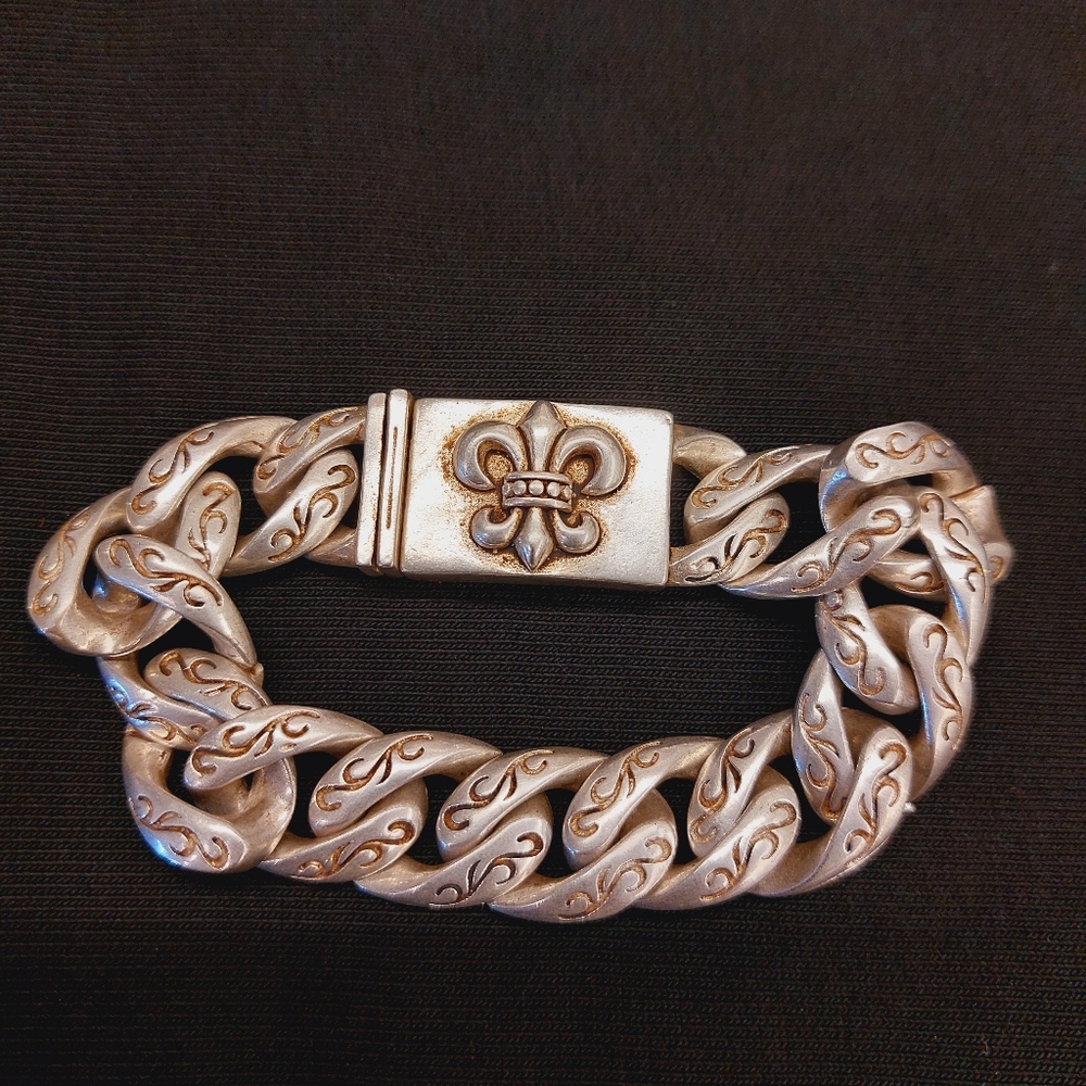 Fleur de lis (lily flower) design bracelet